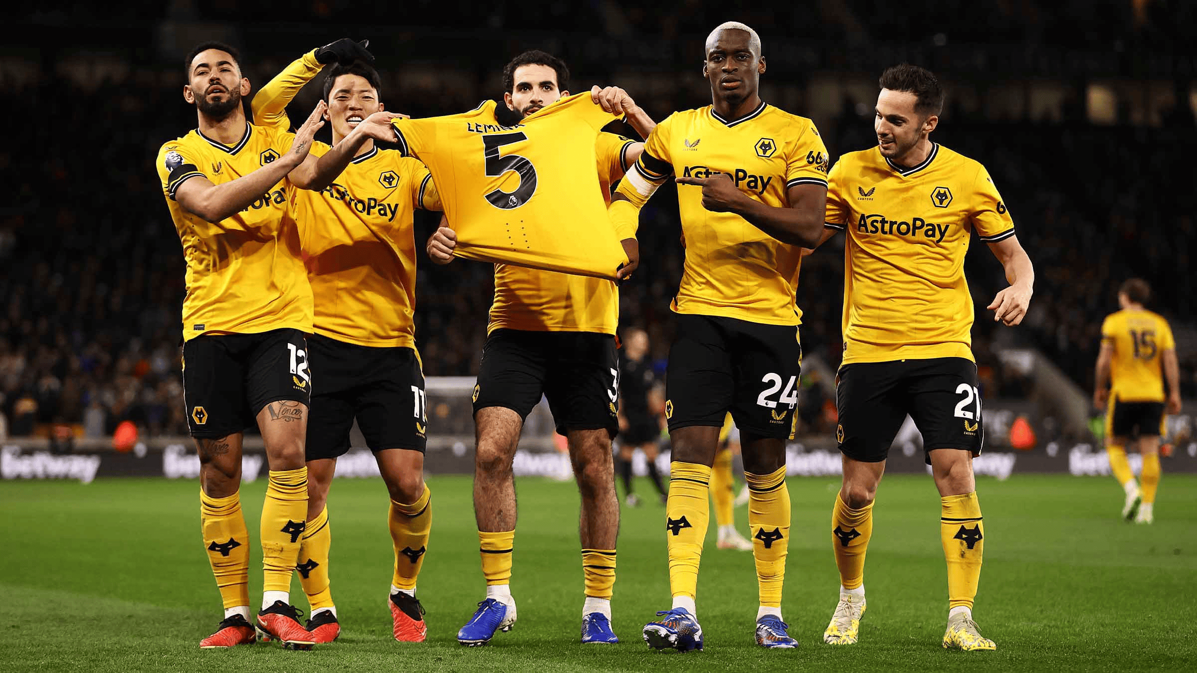 哥伦比亚前锋破门,协助狼队主场取胜 哥伦比亚前锋破门,协助狼队主场取胜