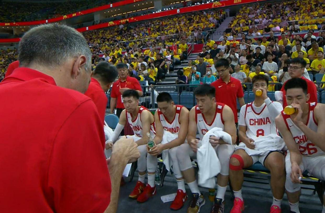 内蒙古男篮强势击败对手，领先优势