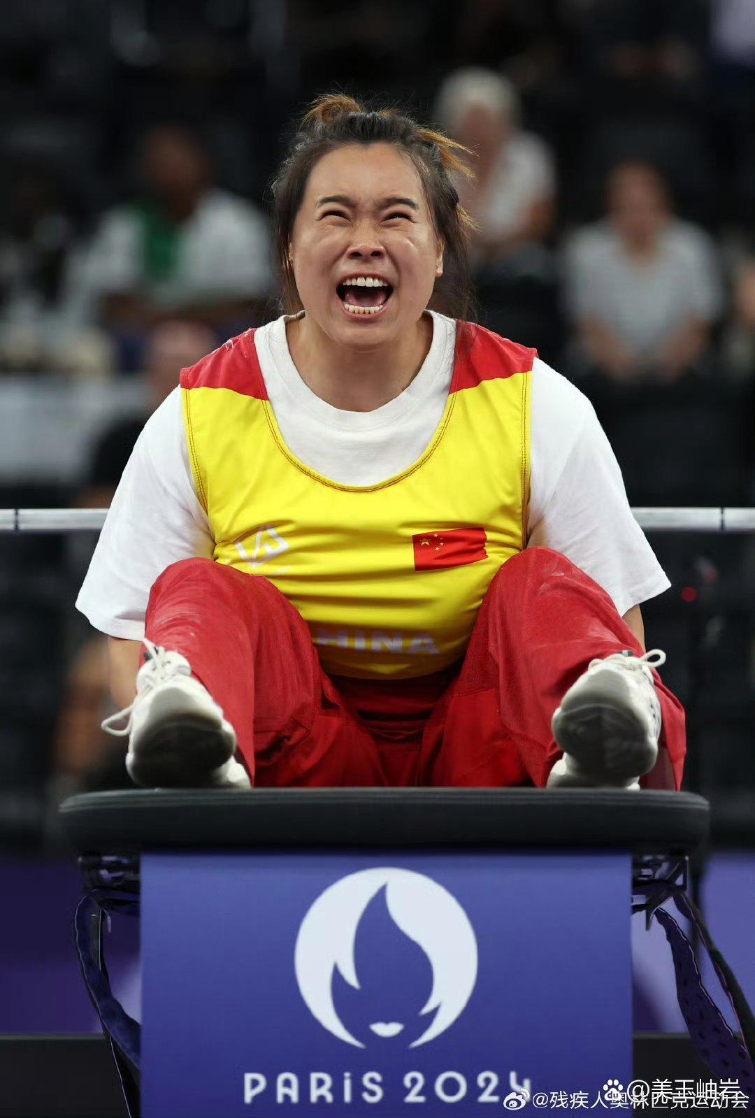 举重冠军在比赛中突破自我再度称霸 举重冠军在比赛中突破自我再度称霸