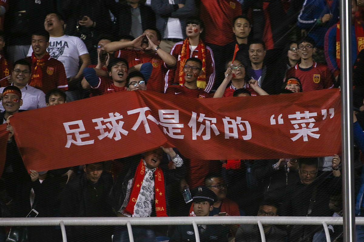 关于精彩比赛后备战国际杯赛,球迷热情助威的信息 关于精彩比赛后备战国际杯赛,球迷热情助威的信息