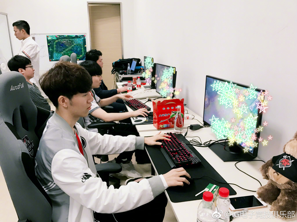 关于CLG险胜DRX2,JackeyLove高光表现的信息 关于CLG险胜DRX2,JackeyLove高光表现的信息