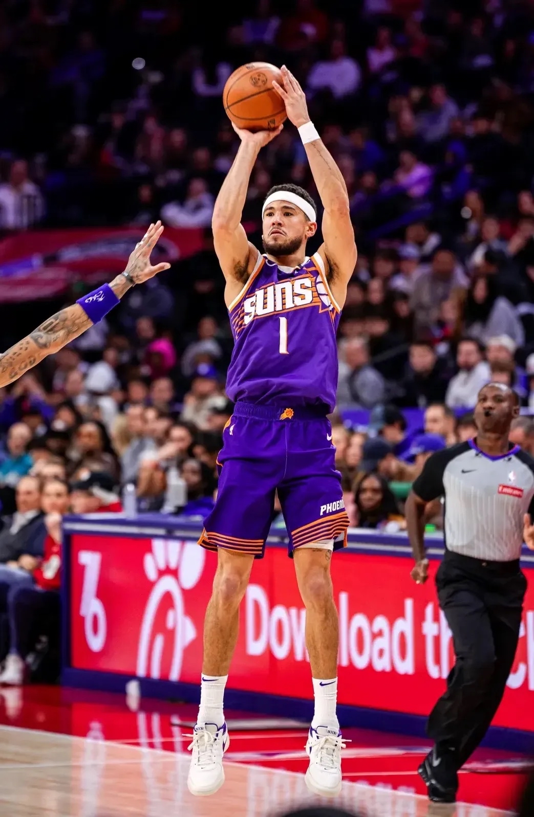 中国男篮横扫湖人B队,布克绝境逆转的简单介绍 中国男篮横扫湖人B队,布克绝境逆转的简单介绍