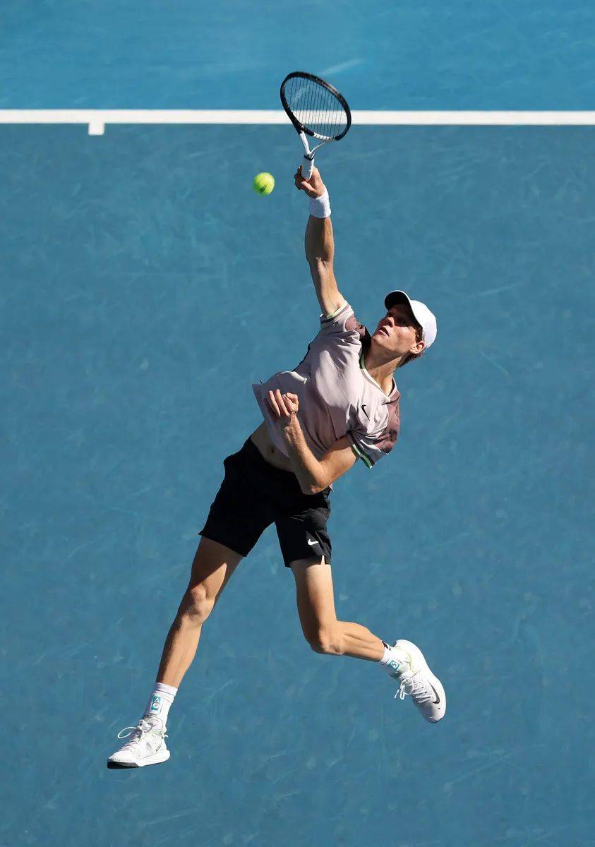 包含西班牙网球队强势澳大利亚网球队，费德勒制霸全场的词条