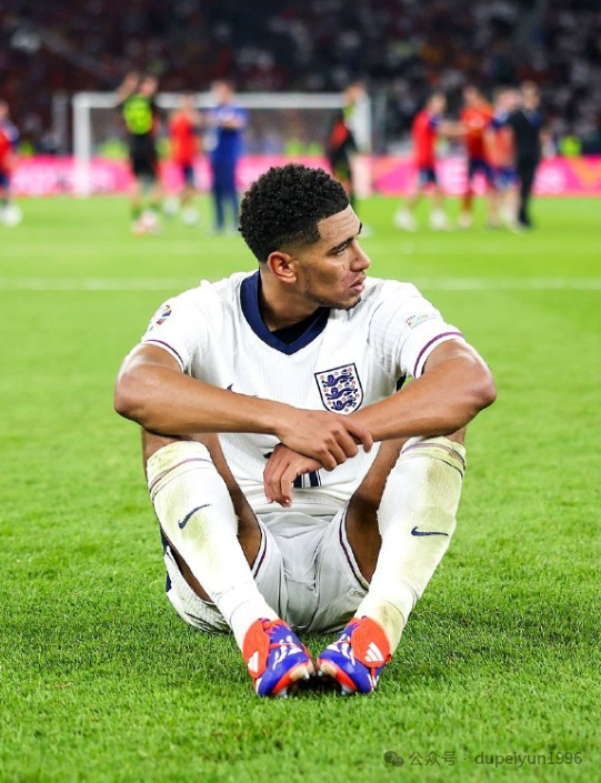 包含欧洲杯球员突破自我，表现堪称完美的词条