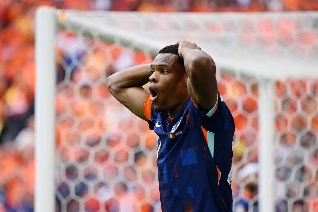 包含欧洲杯球员突破自我，表现堪称完美的词条